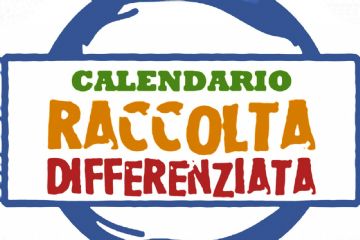 Su sfondo bianco un cerchio blu con al centro un riquadro dal bordo blu recante la scritta "Calendario Raccolta Differenziata" rispettivamente in verde, arancione e rosso.